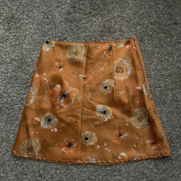 Princess Polly Floral Skirt - Picture 3 of 4